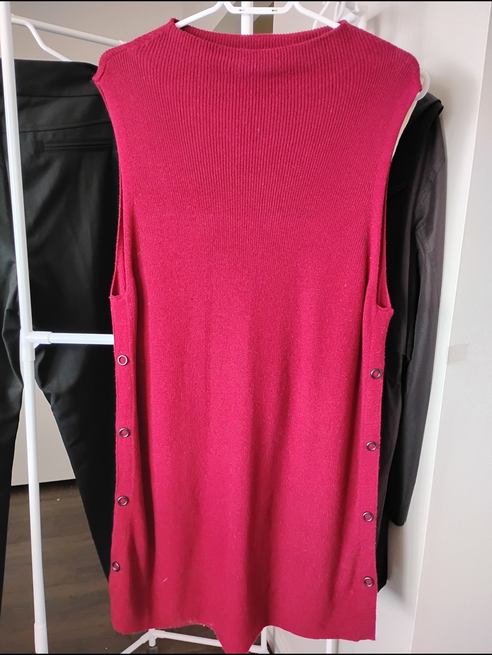 Reitmans Women Maroon  Sleeveless Side Snap Buttons Knit Boat Neck Sweater Vest